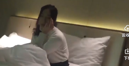中美女英语教师 戴眼镜露脸