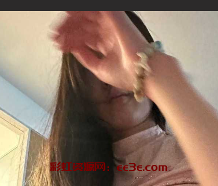 天津外国语学院学生妹 于惠 背着男友