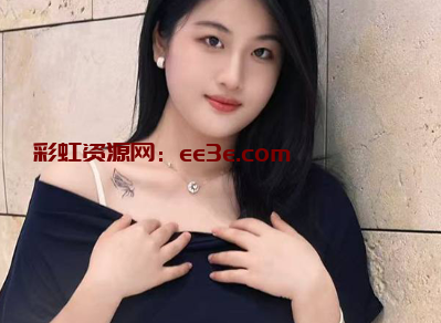 私密影院中萝莉少女被闺蜜表哥