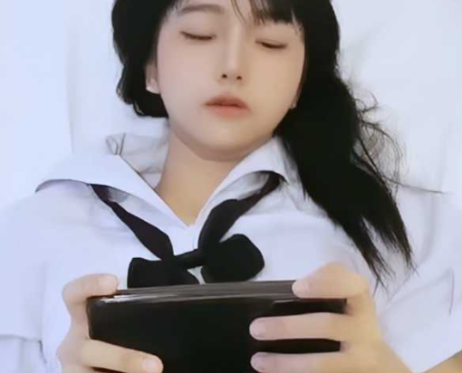 高颜值清纯学生妹 美腿肥臀身材极品 为了零花钱