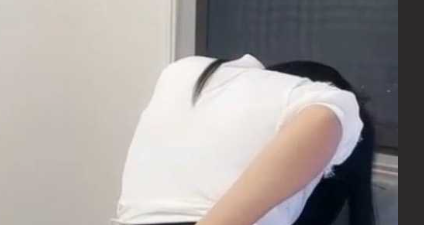 半糖高颜值美女主播欧巴拉 直播满足观众