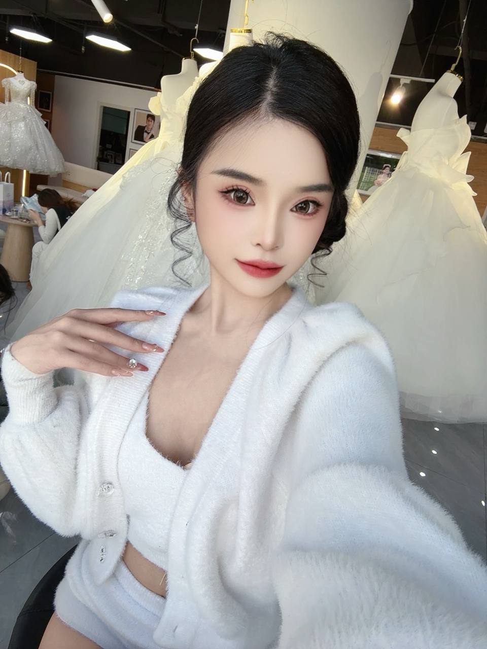 昵称：小白     省份：湖北     城市：武汉     年龄：20     身高：160     体重：84     罩杯：a     职业：工作     是否chu女：否     可不可以口：可以     是否可外省：是     是否可过夜：是     能不能无套：是     S M 能不能：轻微     有没有纹身：否     月可陪伴天数：7天     大概姨妈日期：月初     找金主的原因：提高收入     月生活费多少：10000     分几次给生活费：两次     自我介绍加分项：非常听话 乖巧 可爱类型 内心反差 声音长相甜软 情商高 愿意配合 懂情绪价值     对老板雷点(不接受)：?    介绍费：9888 #TX8 3.24