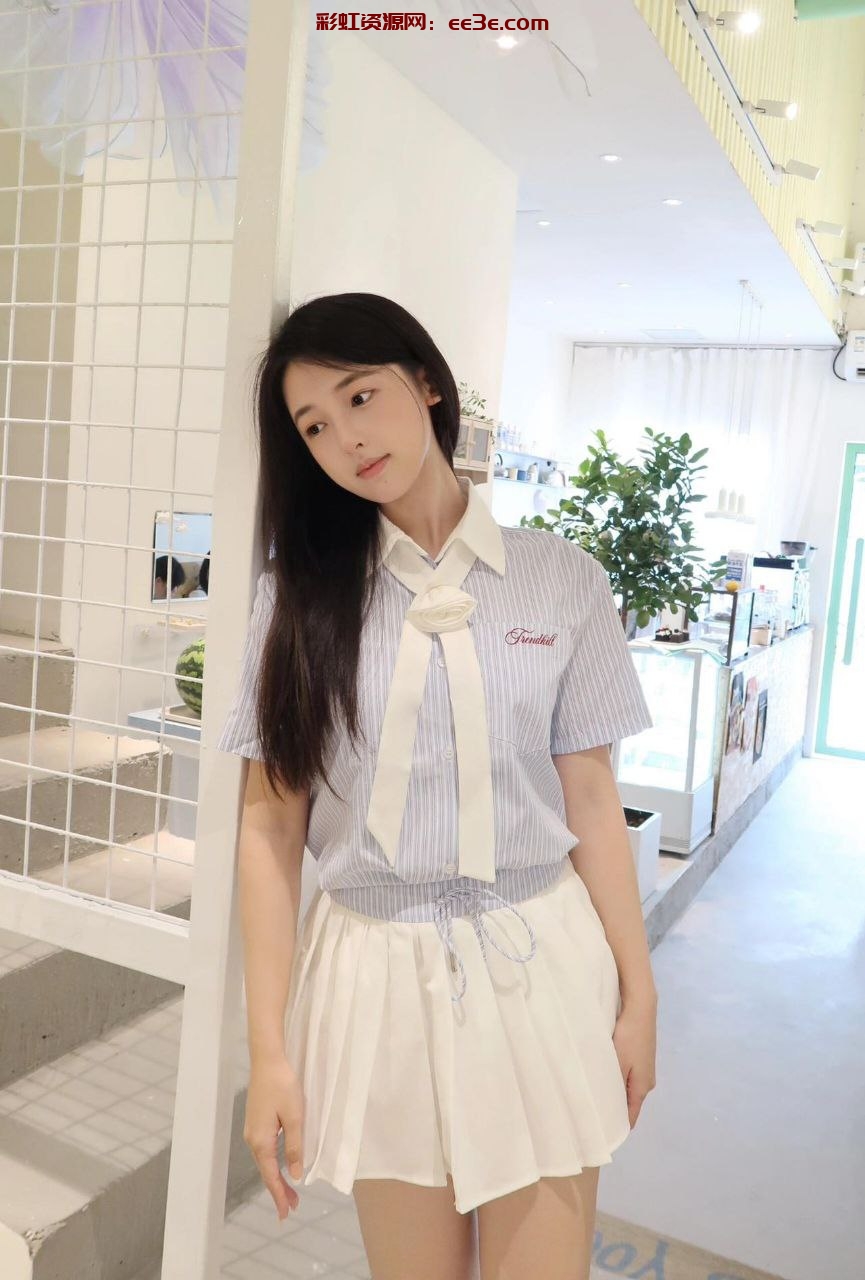    成都首映 ‼️    叶无道            ▲   中國傳媒大學新聞系學生                 實習期間在成都短期兼职                 五官精緻溫文爾雅有內涵                    筷子腿皮肤吹弹可破                    高顏值高素質高標準 赤脚?175纯天然D身材超级棒，蜜翘臀，无纹身无疤