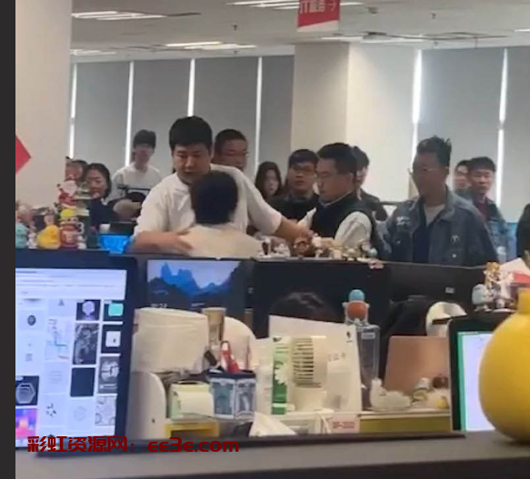 京东大瓜火爆全网！管不住的东京员工竟约供应商老婆 被供应商携全家到公司要说法！