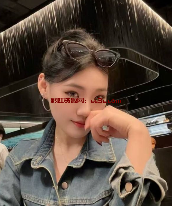 南京情趣内衣店老板娘 王明睿 约视频曝光 以身试衣